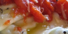 Равиоли със спанак и фета в доматен сос 